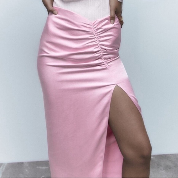Zara satin silky pastel pink scrunched skirt - Picture 6 of 10